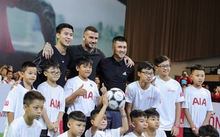 Beckham biểu diễn bóng đá cùng thiếu nhi Việt Nam