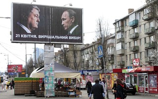 Ukraine “xài chùa” hình ảnh Tổng thống Putin, Nga đáp trả hài hước