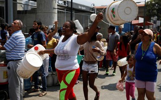 Venezuela căng thẳng vì điện, nước