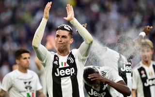 Mưa kỷ lục ngày Ronaldo vô địch Serie A cùng Juventus
