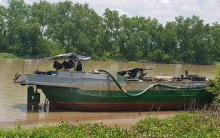 Công an nổ súng bắt "cát tặc" lén lút khai thác cát giữa khuya