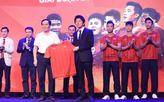 Dàn sao đội tuyển Việt Nam rạng rỡ trong ngày có nhà tài trợ mới