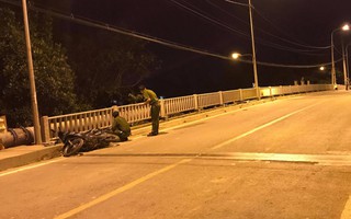 TP HCM: Tông vào hành lang cầu, 2 người trên xe máy thiệt mạng