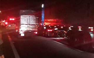 Đường cao tốc TP HCM - Trung Lương tê liệt thâu đêm