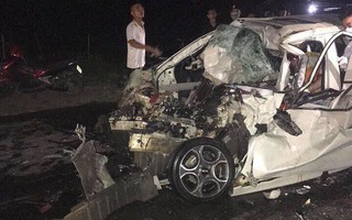 Va chạm kinh hoàng với xe tải, tài xế ôtô 4 chỗ tử vong ngay trên ghế lái