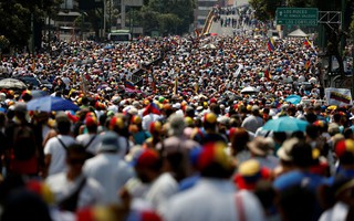 Venezuela: Hàng chục ngàn người biểu tình đòi điện, nước
