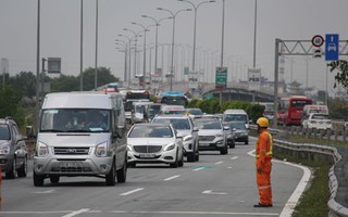Oằn mình đường cao tốc TP HCM - Long Thành - Dầu Giây