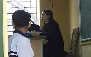 Cô giáo bắt quỳ, 1 học sinh chấp hành, 1 học sinh không đồng ý bị đuổi khỏi lớp