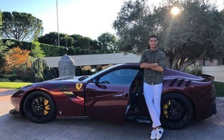 Ronaldo phóng tay tậu xe sang Bugatti La Voiture Noire 300 tỉ đồng