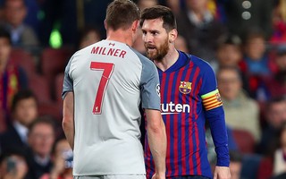 CĐV Liverpool đốt pháo hoa trước khách sạn khiến Messi mất ngủ