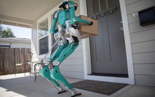 Ford phát triển mẫu robot hai chân giao hàng tự động