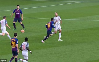 Báo chí Anh "tố" Messi chơi bẩn trước siêu phẩm đá phạt