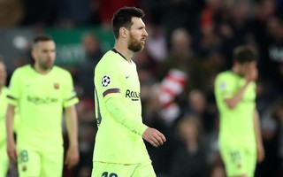 Messi cự "fan" nhà và dân mạng trách tội Dembele