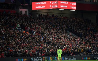 Loại Barcelona, Liverpool gây choáng truyền thông thế giới