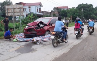 Xế hộp lấn làn, tông chết 2 người phụ nữ và làm bị thương cháu bé 7 tháng tuổi