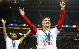 Ronaldo khởi xướng, tuyển Bồ Đào Nha góp 50% tiền thưởng EURO 2020