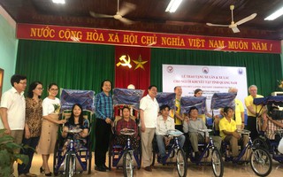 Hội đồng hương Quảng Nam tại TP HCM: Trao 200 xe lăn, xe lắc cho người khuyết tật quê nhà