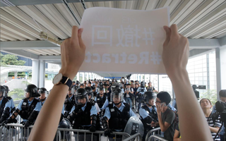 Hồng Kông: Lượng người biểu tình tăng vọt, nguy cơ bạo lực tiếp diễn