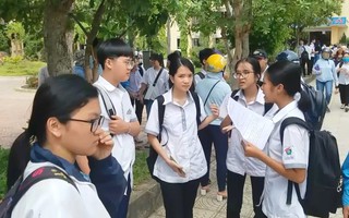 Đề nghị kỷ luật 2 cán bộ coi thi "ký nhầm" trên 24 bài của thí sinh ở Quảng Bình
