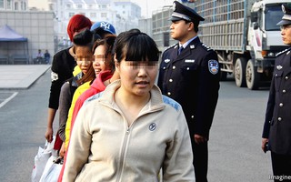 Trung Quốc giải cứu hơn 1.100 phụ nữ bị bắt cóc "bán làm vợ"