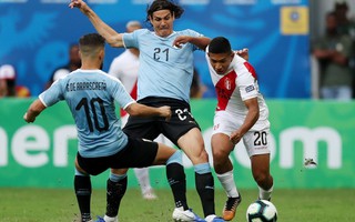 Suarez đá hỏng 11 m, Uruguay thua sốc Peru ở Copa America