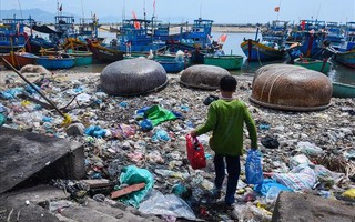 'Hãy cứu biển' - Triển lãm ảnh đầu tiên về rác thải nhựa ở Việt Nam