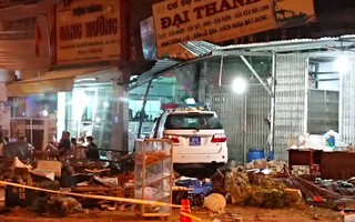 Xe CSGT tông vào tiệm vàng, 1 người tử vong