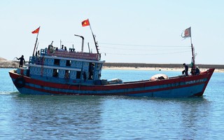 "Tàu nghĩa tình" Quỹ Tấm lòng vàng Người Lao Động cứu 32 ngư dân nước ngoài gặp nạn