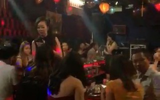 Ăn chơi thâu đêm trong quán bar 141 Nguyễn Đình Chính