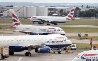 Giới chức Anh điều tra vụ bé trai 13 tuổi "đi nhờ" máy bay