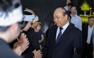 Thủ tướng Nguyễn Xuân Phúc tiễn biệt giáo sư Hoàng Tụy