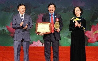 Chủ tịch Tổng LĐLĐ Việt Nam được trao Giải thưởng Nguyễn Văn Linh