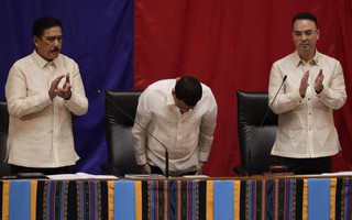 Ông Duterte: "Không thể ngăn được Trung Quốc đâu"