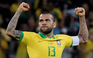 Hậu vệ Dani Alves - Gừng càng già càng cay