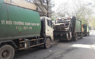 Bãi rác Khánh Sơn bị người dân chặn đường vào, hơn 700 tấn rác bị ùn ứ quanh