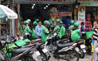 GrabFood, Go-Food bùng nổ, các cửa hàng truyền thống có lao đao?