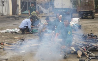 Tiêu hủy hàng trăm khẩu súng và nhiều hung khí nguy hiểm