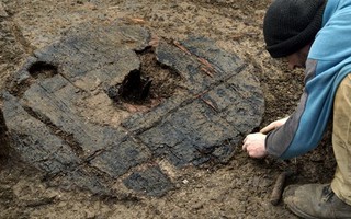 Người đầm lầy 3.000 tuổi mang "quái vật" 1m trong cơ thể