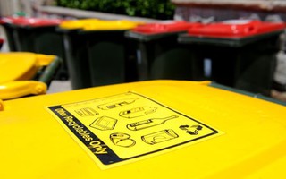 Trường học Melbourne: khóa thùng rác, học sinh mang rác về nhà