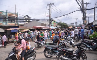 Hai nhóm thanh niên vác hung khí rượt nhau ở quận 4 như phim