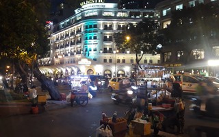 Cận cảnh "cuộc rượt đuổi" quanh phố đi bộ Nguyễn Huệ