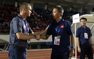HLV Hoàng Anh Tuấn nói gì về trận thắng may mắn của U18 Việt Nam?