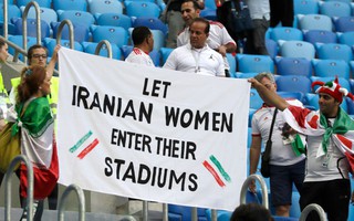 Nữ CĐV Iran tự thiêu vì quyền được xem bóng đá