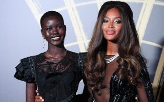 "Báo đen" Naomi Campbell gợi cảm với đầm xuyên thấu