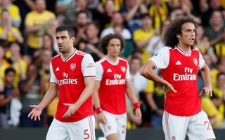 Ngỡ ngàng hàng thủ, Arsenal nhận quả đắng tại Vicarage Road