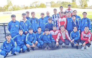 Học viện HAGL JMG thăm Đoàn Văn Hậu nhân dịp đá với U17 Feyenoord