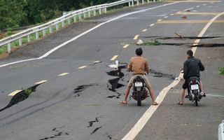 Đường tránh 250 tỉ vừa hoàn thành đã nứt toác: Hàng loạt "ngã tư tử thần"