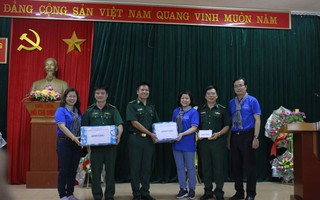 Đoàn cán bộ,  phóng viên TP HCM đến thăm Đồn Biên phòng Đàm Thủy