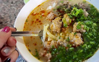 Về Đắk Lắk ăn bánh canh "Hà Lan"