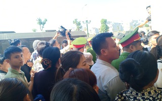 Vụ "hỗn chiến" ở biển Hải Tiến: Hàng chục người của Nhà hàng Hưng Thịnh 1 kéo tới tòa